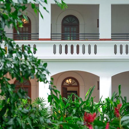 Brunton Boatyard - A Cgh Earth Experience Kochi Exterior foto