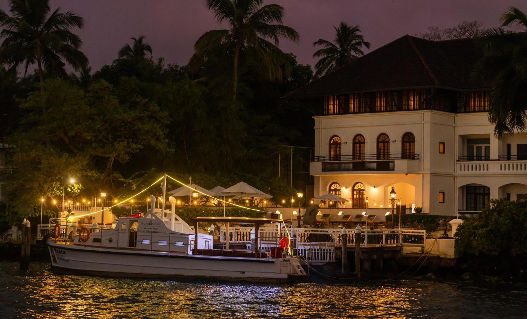 Brunton Boatyard - A Cgh Earth Experience Kochi Exterior foto