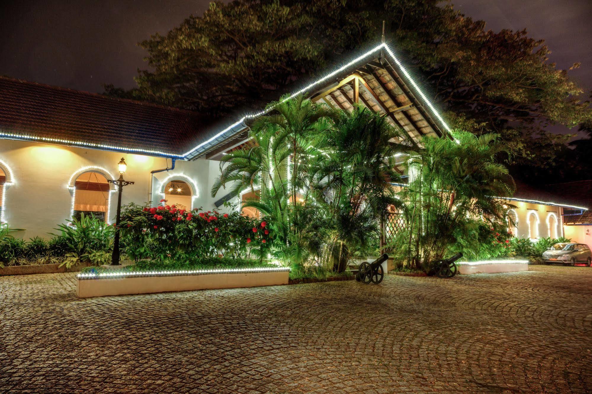 Brunton Boatyard - A Cgh Earth Experience Kochi Exterior foto
